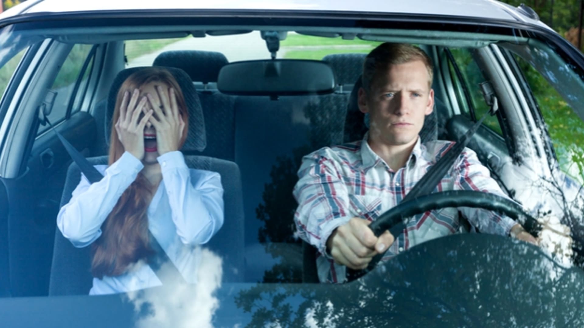 7 vět, které nikdy neříkejte v autě, když partner řídí