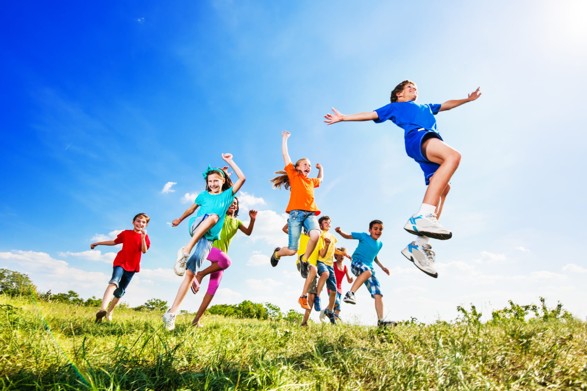 Prázdniny se blíží! 5 tipů na letní dobrodružství, které bude děti bavit