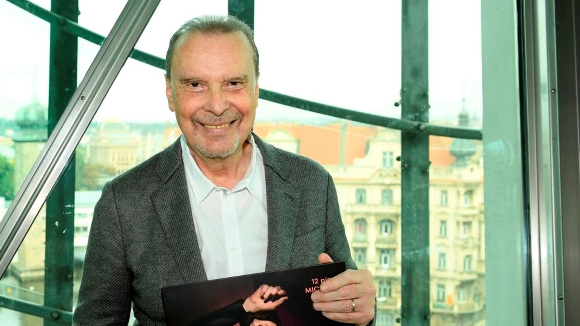 Operní pěvec Štefan Margita pokřtil v pražském Tančícím domě s přáteli své album „Na správné cestě“.
