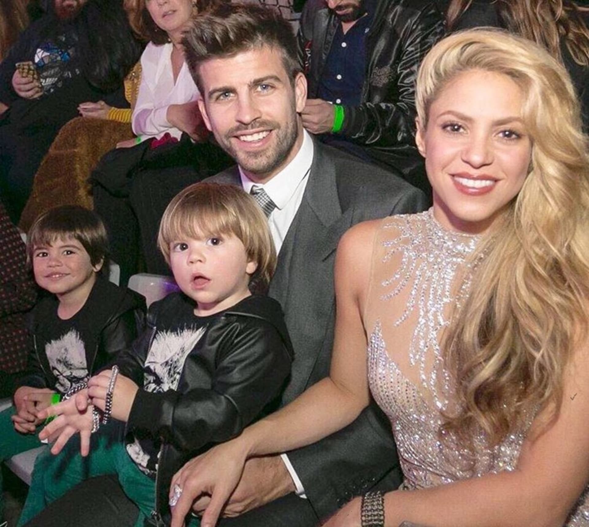 Shakira a Gerard Piqué spolu mají dva syny – Sashu a Milana. 