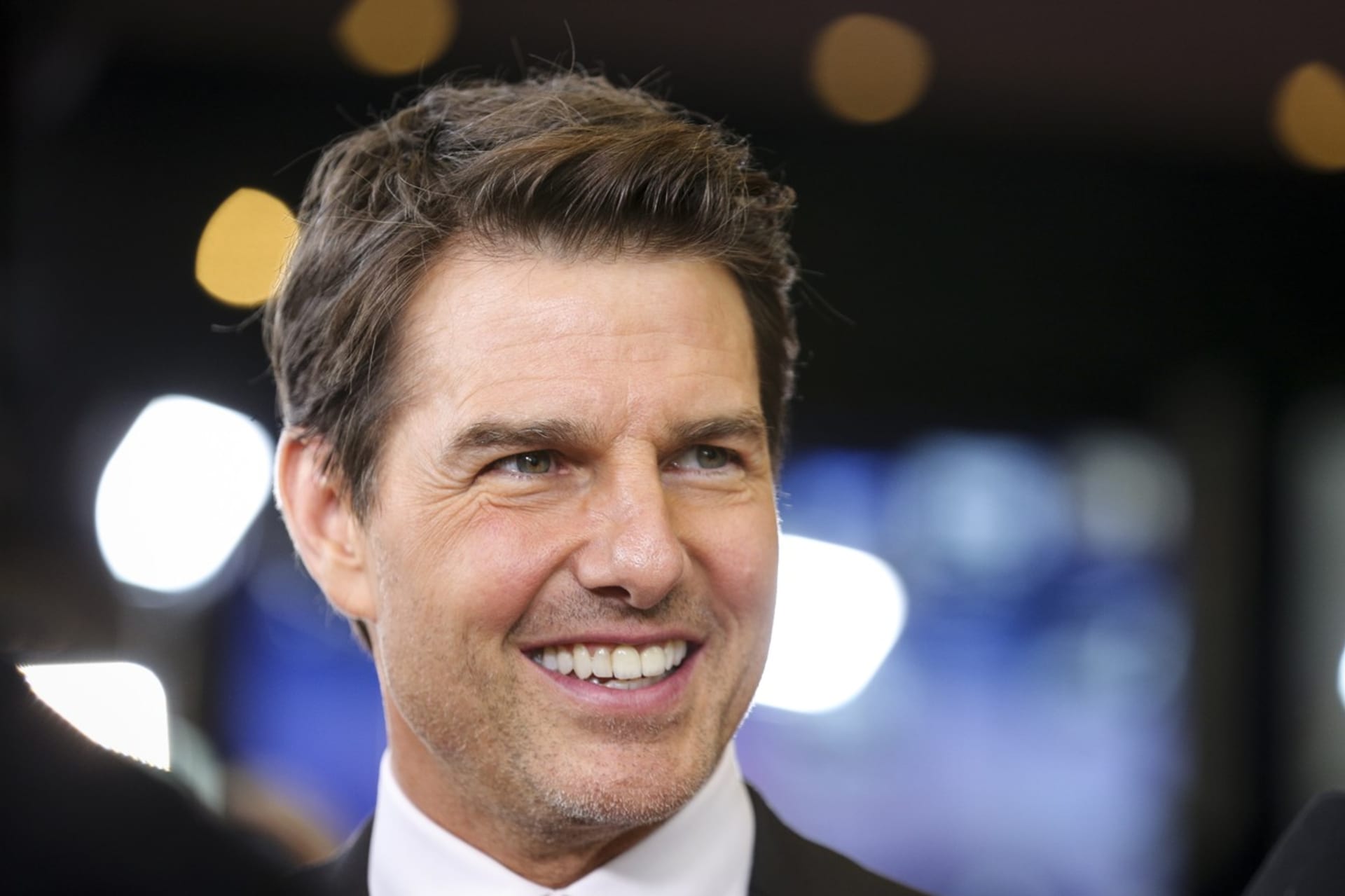 Herec Tom Cruise, jehož proslavil Top Gun a později především filmová série Mission Impossible, se taktéž oženil a rozvedl třikrát. Po tříleté manželské epizodě s herečkou Mimi Rogers přišlo osudové, leč ne celoživotní spojení s Nicole Kidman (1990–2001).