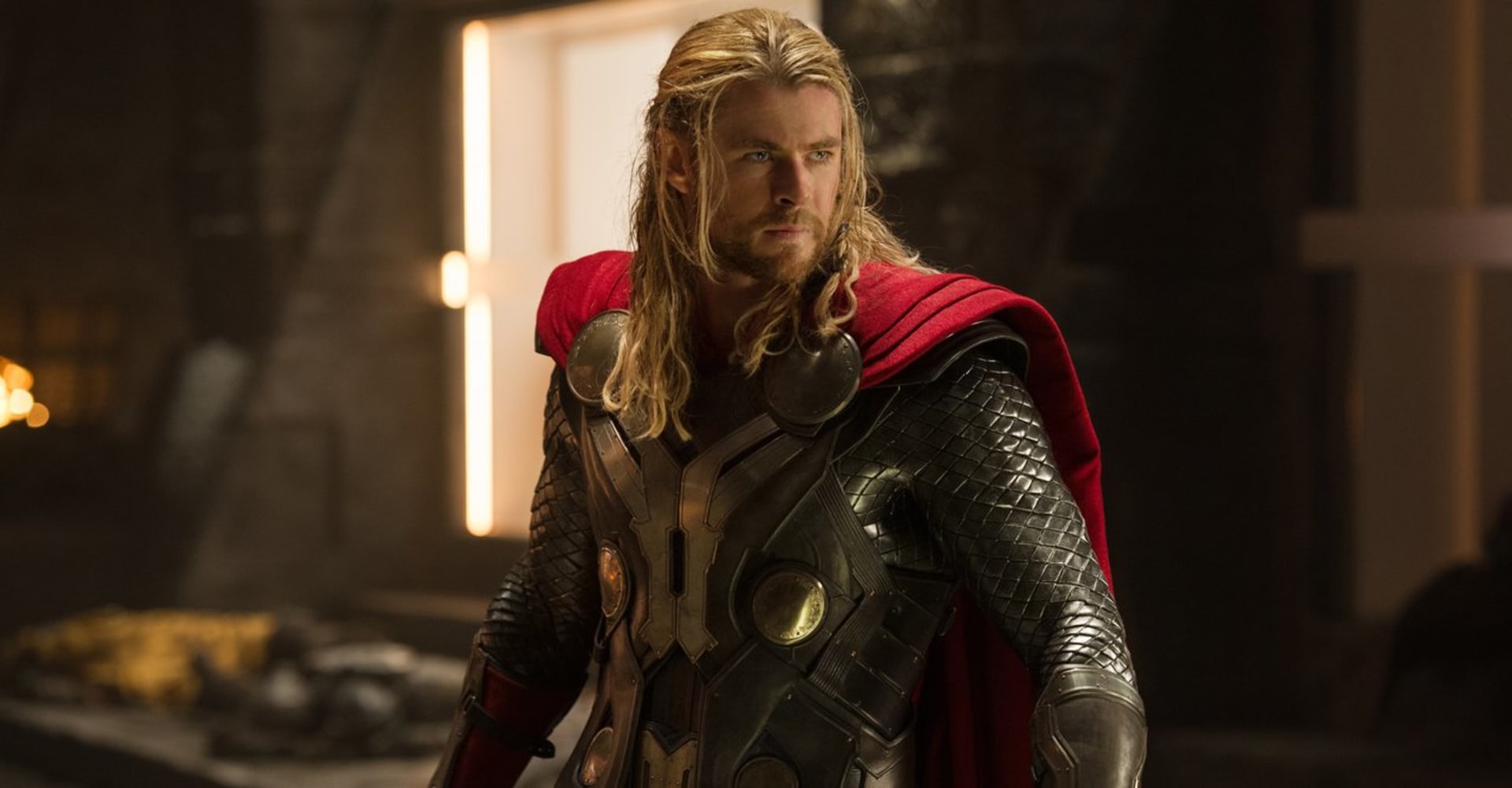 Božský Chris Hemsworth jako hromovládce Thor.