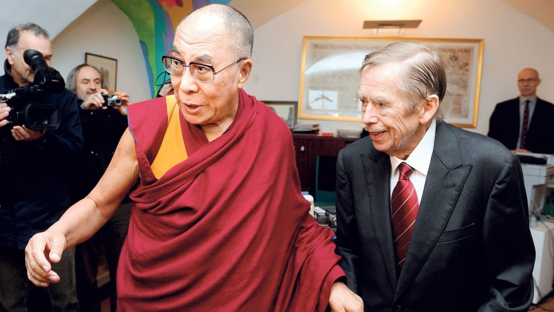 Dalajlama v Václavem Havlem byli přátelé. Proto si bývalý prezident schůzku vymínil. Týden na to zemřel.