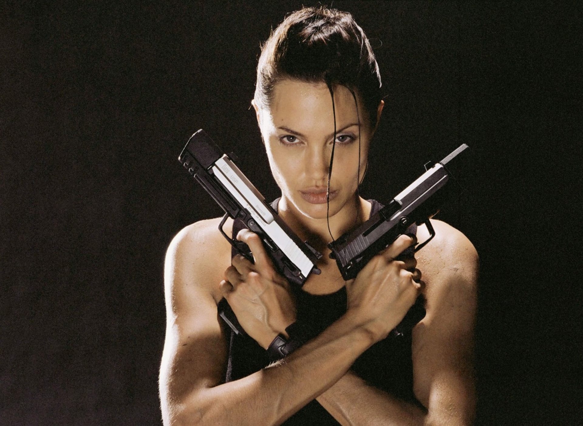 To samé, co Charlize Theron, prohlásila i představitelka Lary Croft Angelina Jolie po již zmiňovaném rozvodu s Bradem Pittem. Už před ním navíc byla vdaná nejprve za herce Jonna Leeho Millera (1996–1999) a poté za Billyho Boba Thorntona (2000–2003).