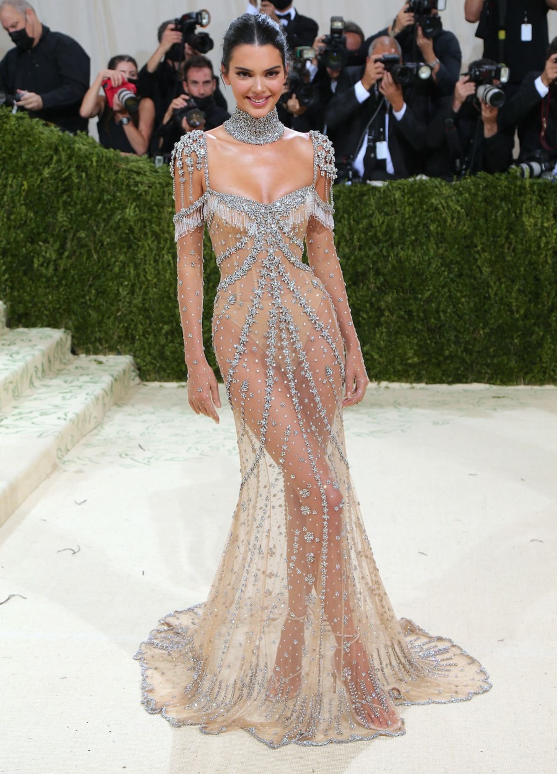Modelka Kendall Jenner oblékla róbu od Givenchy