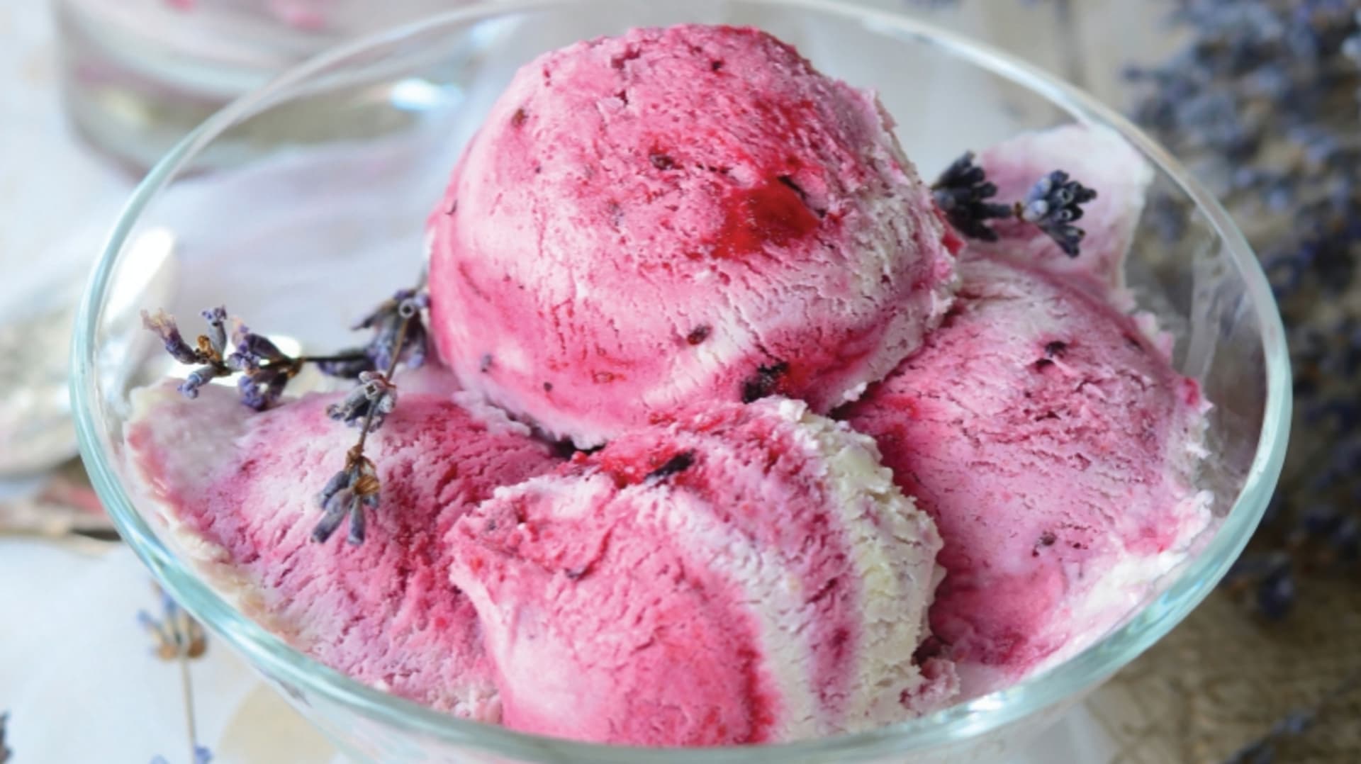 Malinovo-levandulová zmrzlina