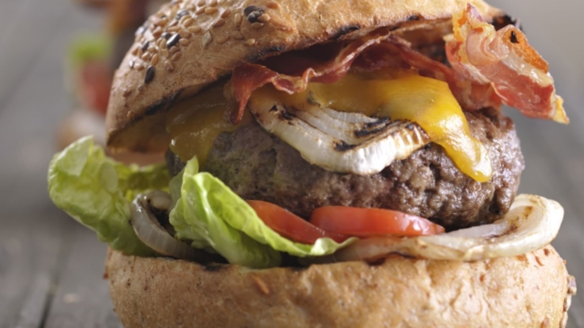 Hamburger s bylinkovým máslem - total