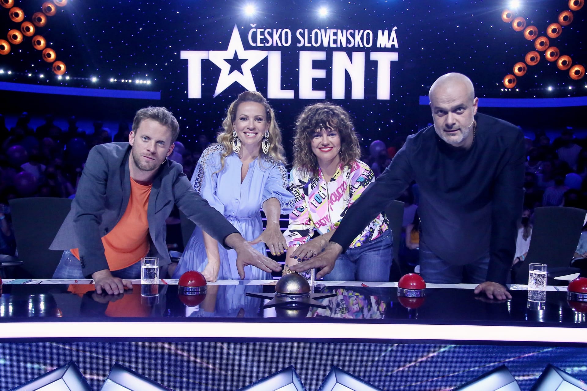Marta Jandová, Jakub Prachař, Diana Mórová a Jaro Slávik tvořili porotu v show Česko Slovensko má talent. 