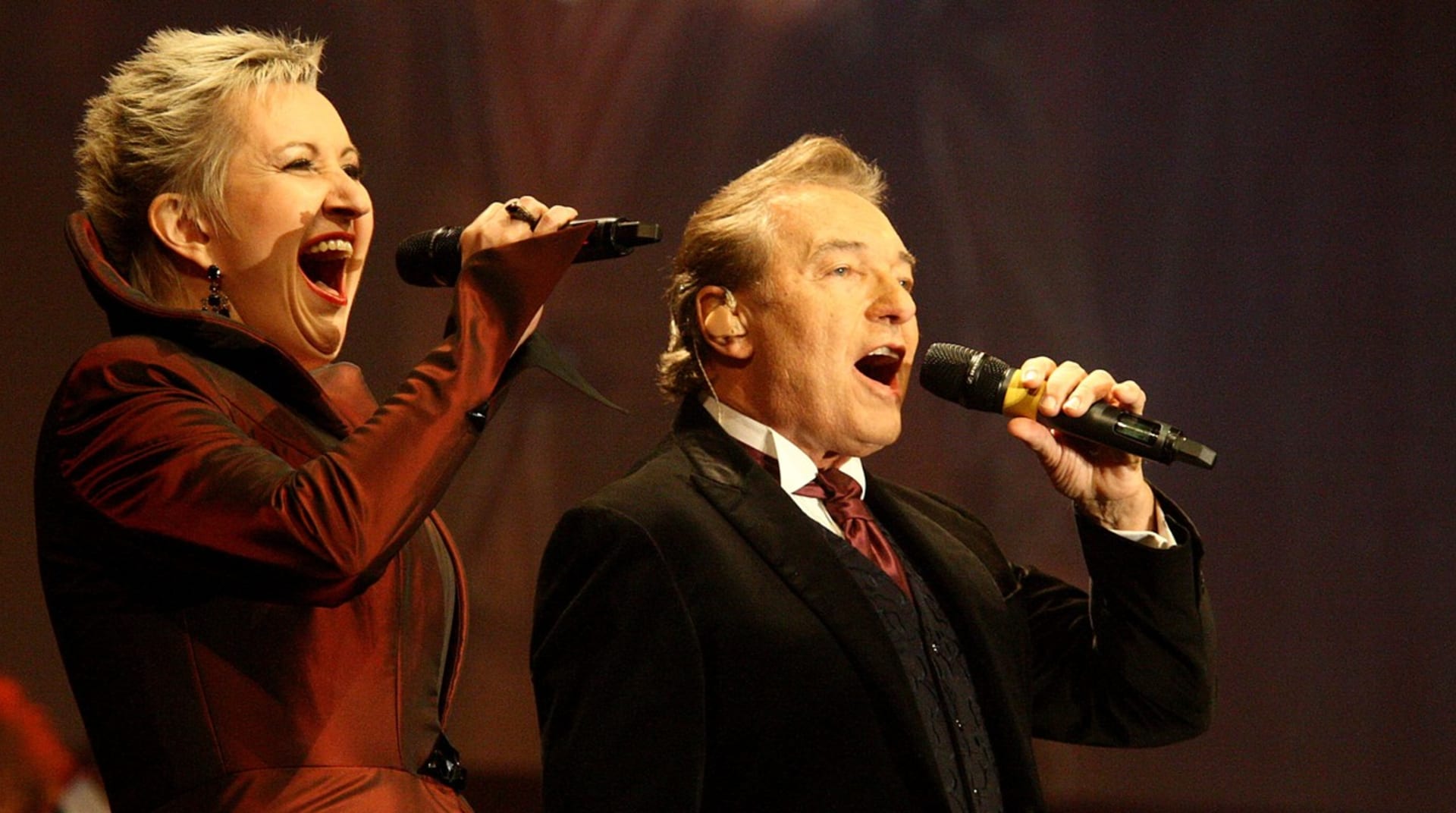 Eva Urbanová a Karel Gott vystoupili v říjnu 2010 v Liberci.