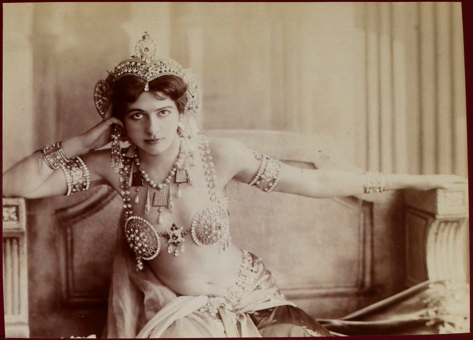 Svůdná Mata Hari jako tanečnice, femme fatale i špionka 8