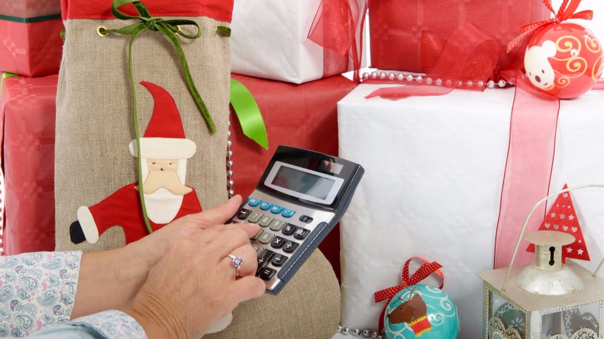 Jak si rozvrhnout vánoční výdaje a ukočírovat napjatý rozpočet