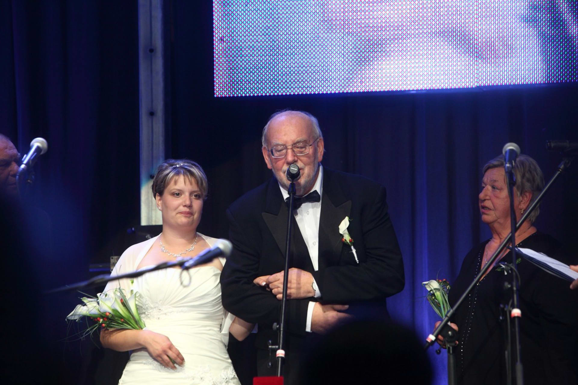 Svatba Jana Nedvěda a jeho Pavlínky proběhla během koncertu ve vyprodané pražské Lucerně v roce 2012.