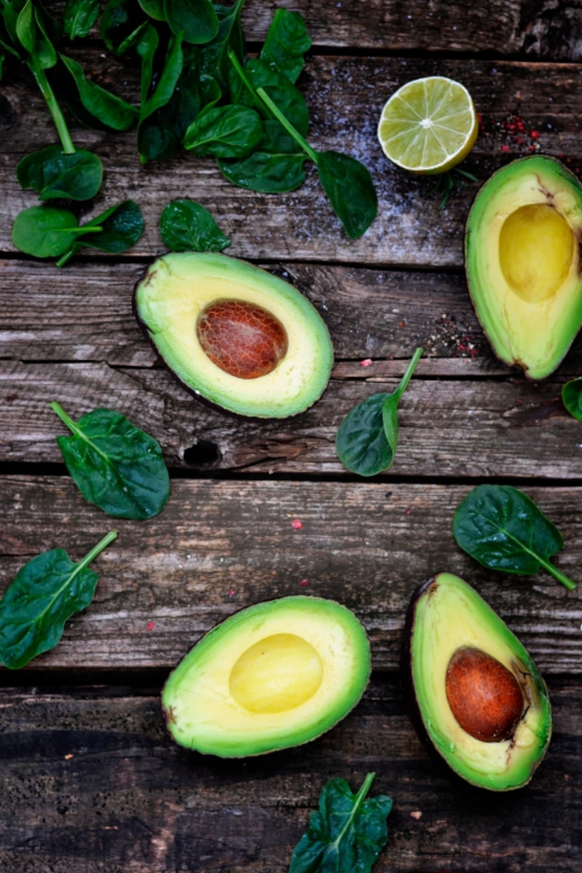 7 potravin, díky kterým vám zmizí kruhy pod očima avokado