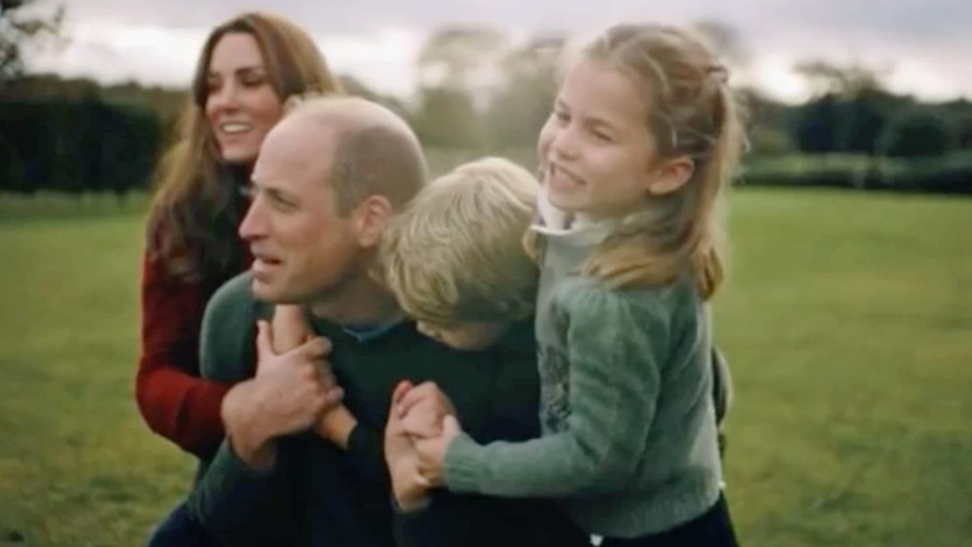 William a Kate natočili u příležitosti desátého výročí svatby rodinné video.