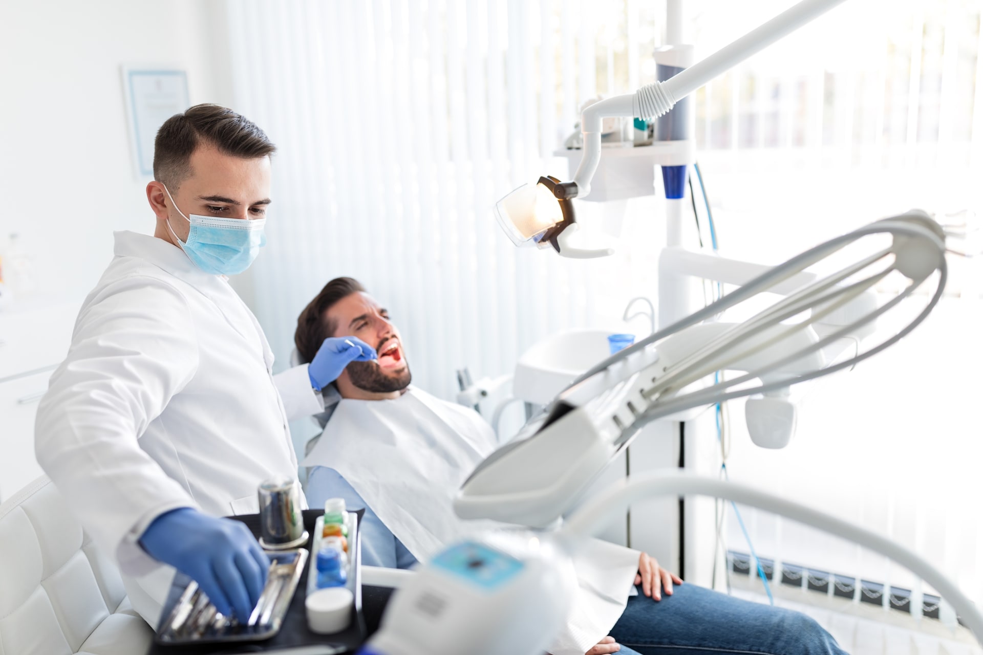 Zubař dokáže zachránit ulomený zub
