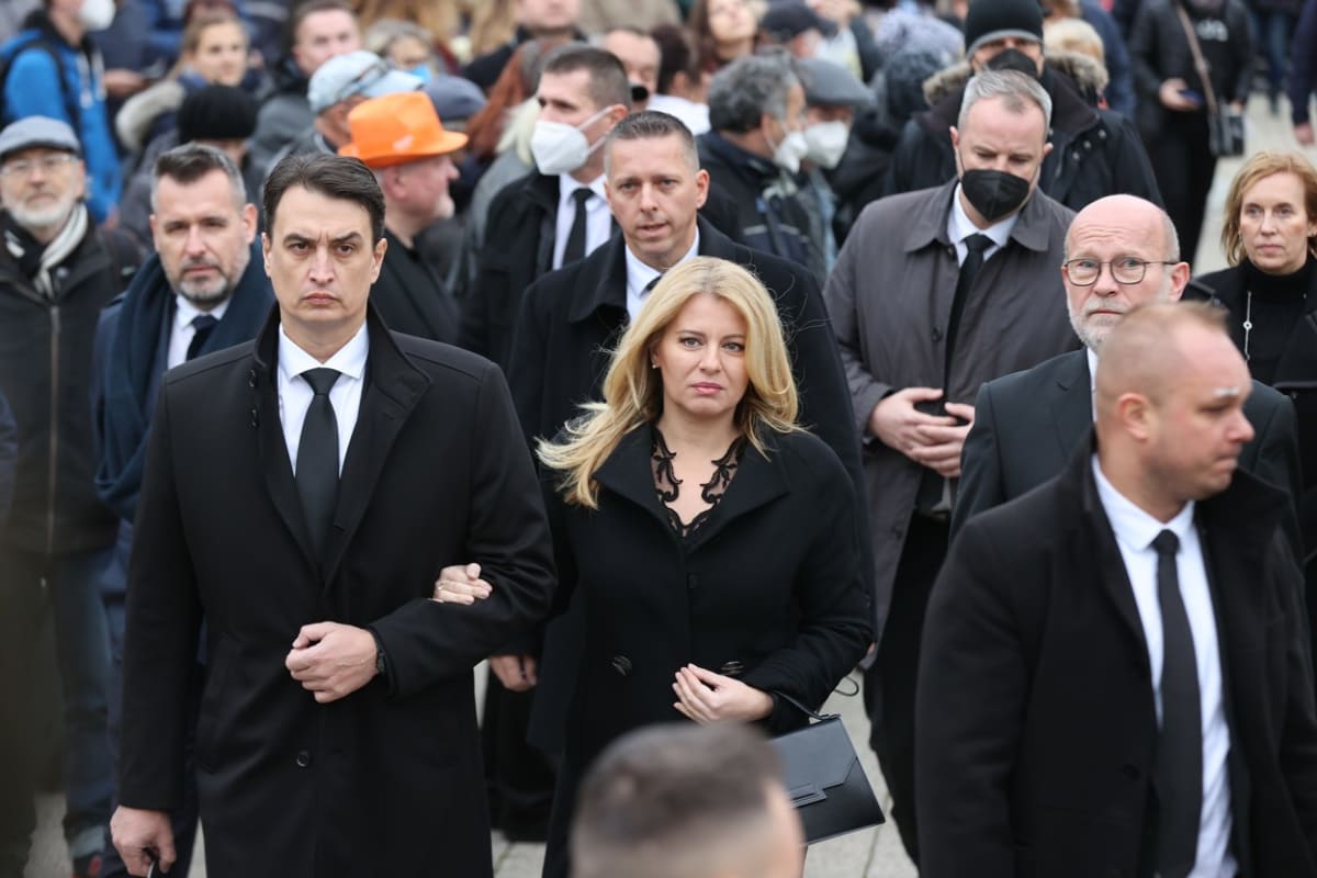 Na pohřeb Miroslava Žbirky dorazila i slovenská prezidentka Zuzana Čaputová