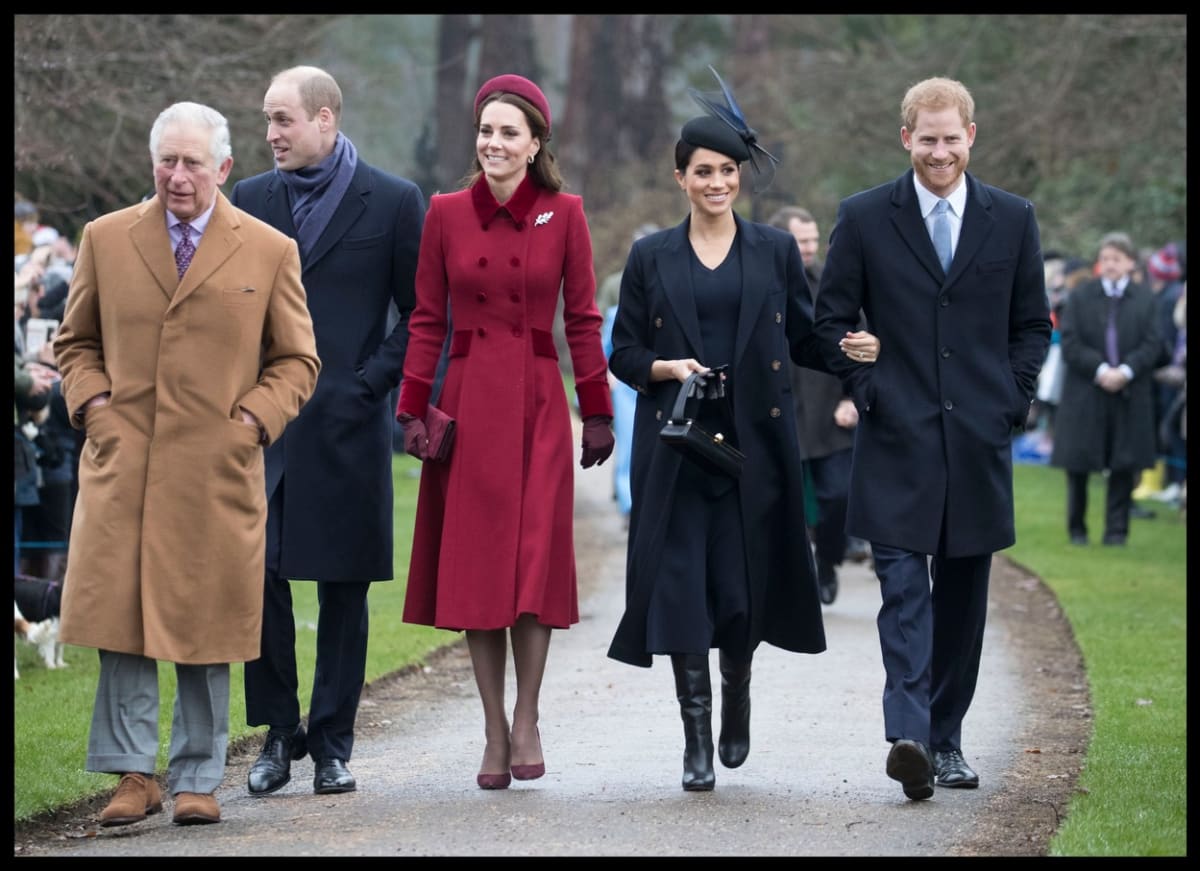 Naposledy se královská rodina včetně Harryho a Meghan sešla v Sundinghamu v roce 2018.