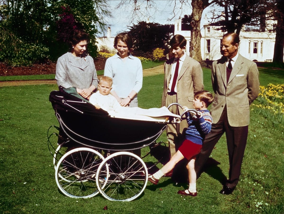 Kompletní královská rodina se čtyřmi dětmi v roce 1965