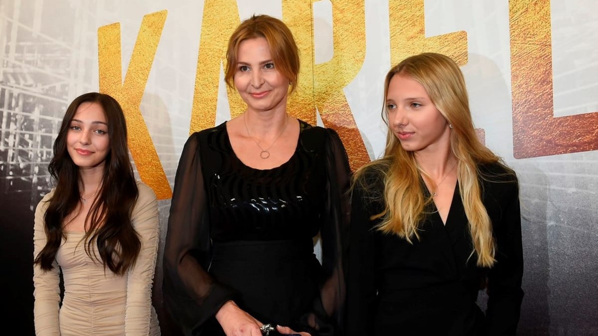 Na premiéru dokumentu Karel dorazily i Gottovy dcery. Charlotte Ella (vlevo) a Nelly Sofie (vpravo).