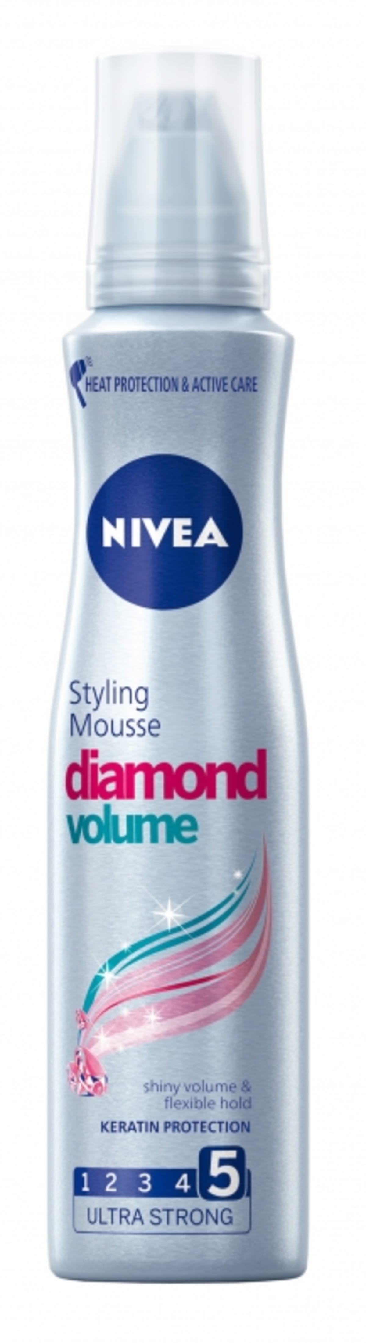 Pěnové tužidlo pro objem a zářivý lesk vlasů Diamond Volume Nivea, 100 Kč