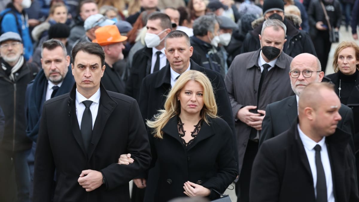 Na pohřeb Miroslava Žbirky dorazila i slovenská prezidentka Zuzana Čaputová