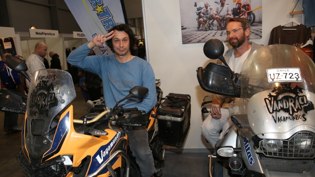 S Janem Révaiem se chce Liška vydat na dobrodružnou výpravu na motorkách.