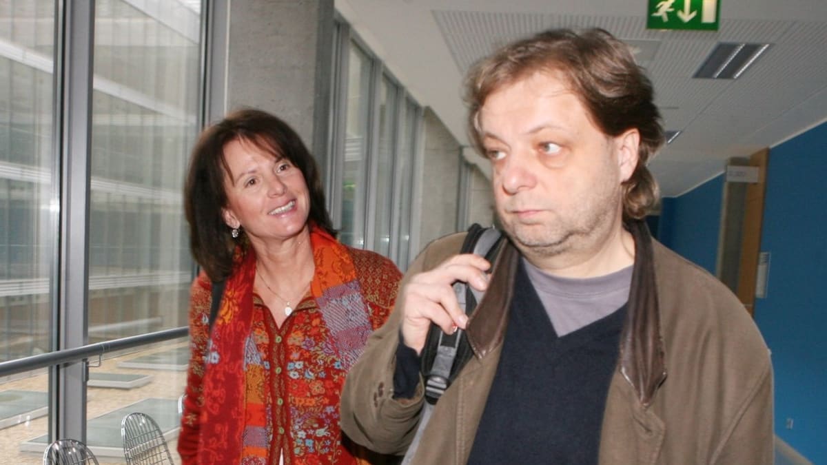 Milan Šteindler s manželkou Janou u soudu