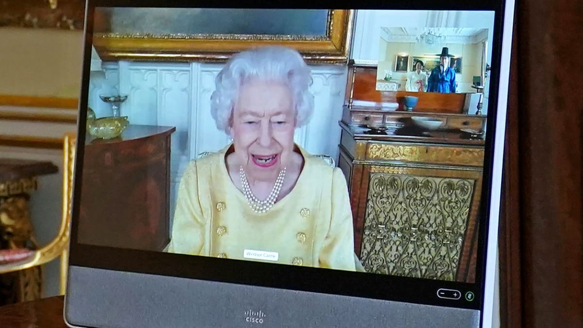 Královna momentálně pořádá jen virtuální setkání