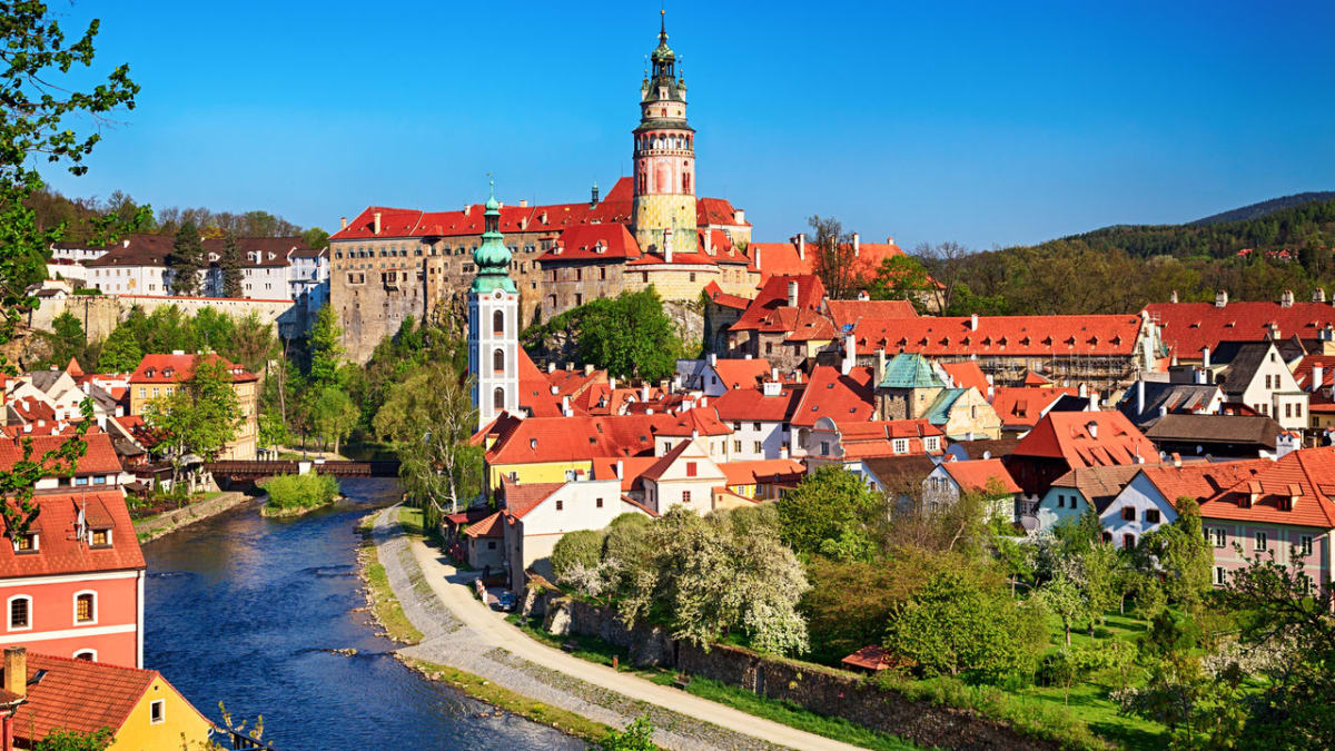 Český Krumlov je oblíbenou zastávkou mnoha vodáků. 