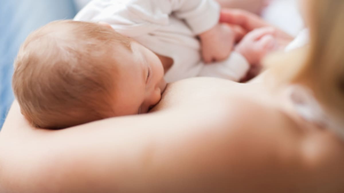 V Česku své děti kojí 85 % matek a průměrná délka kojení je 8,5 měsíce.