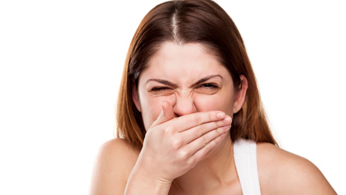 Příčinou zápachu mohou být problémy se zuby, nevhodný jídelníček nebo třeba nemoc