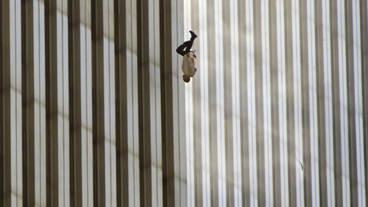 11. září_padající muž