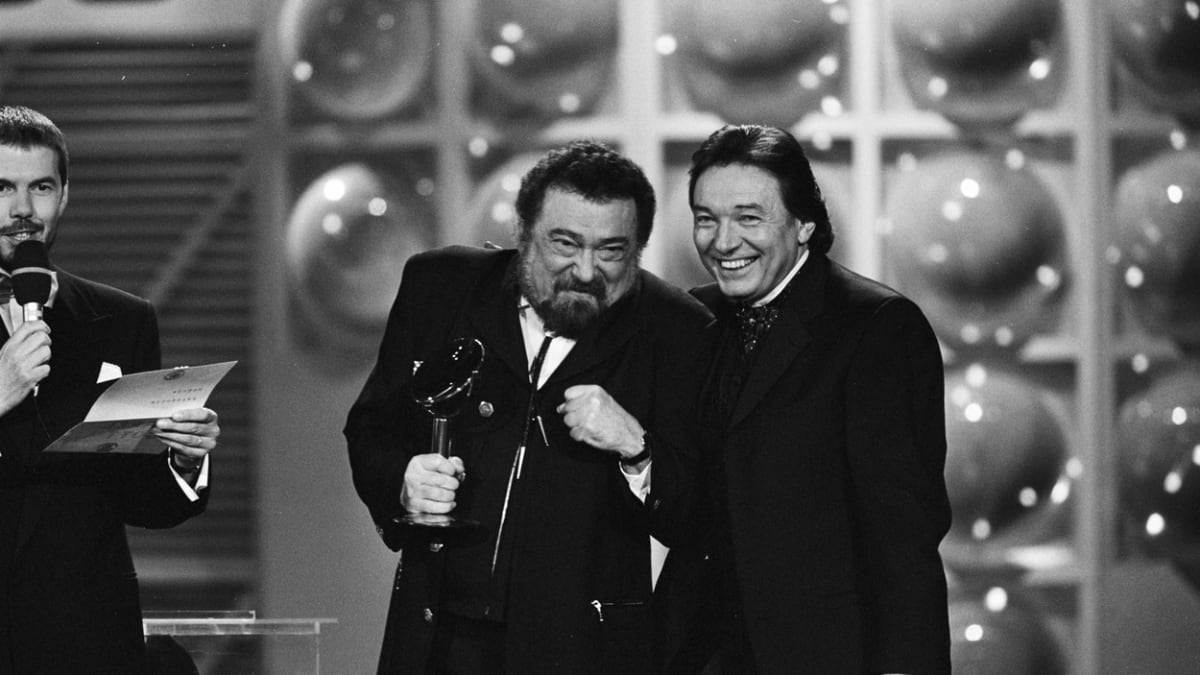 Karel Gott a Waldemar Matuška patřili k nejoblíbenějším českým zpěvákům. 