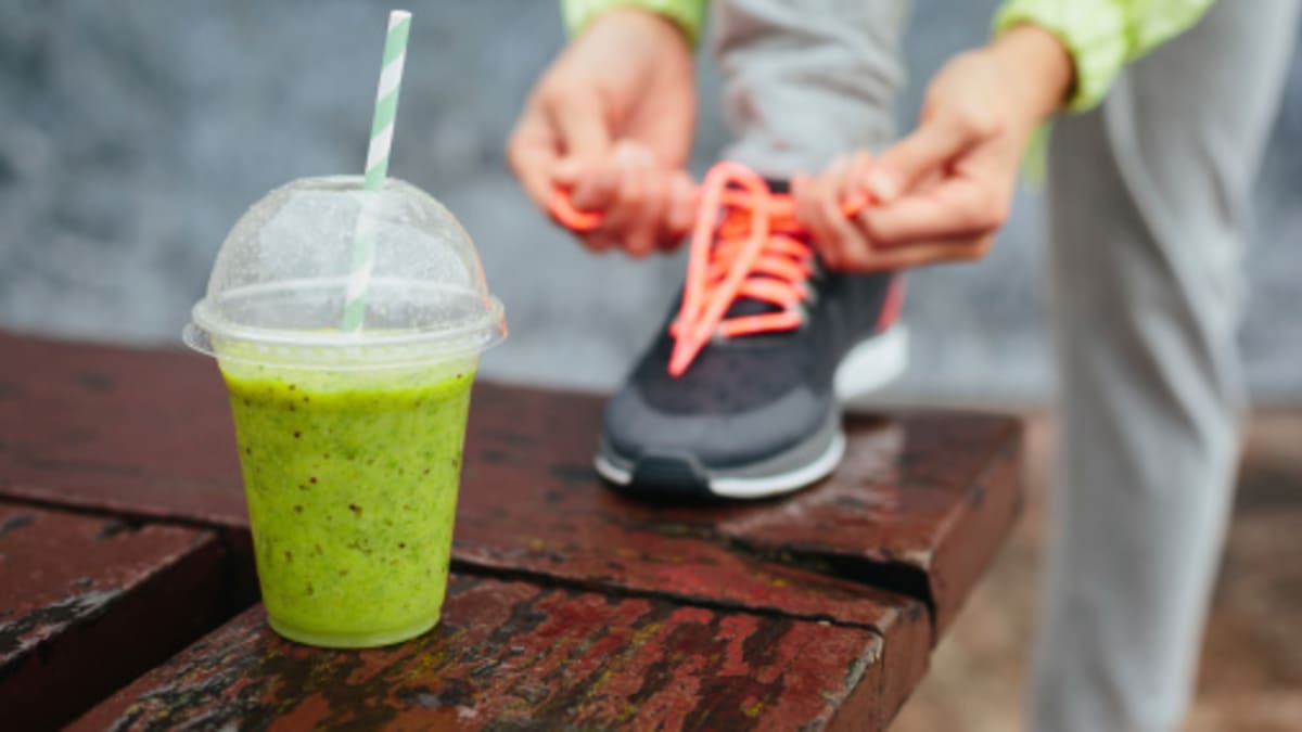 Kdy naposledy jíst před cvičením a jak dlouho čekat po cvičení, než si něco dáte? A co vlastně jíst a pít?