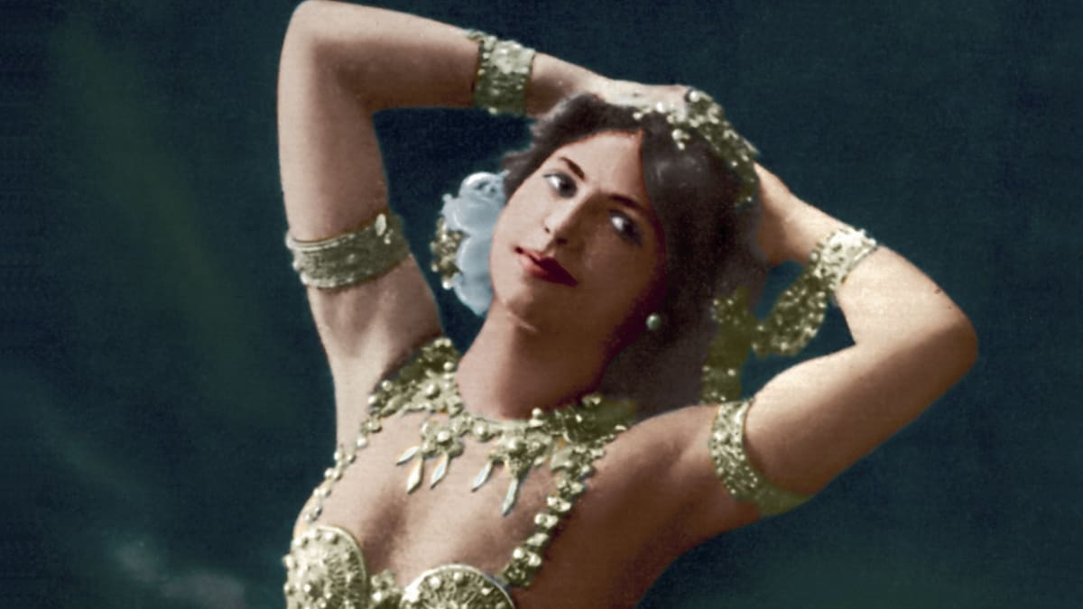 Mata Hari jen ve šperky zdobené podprsence