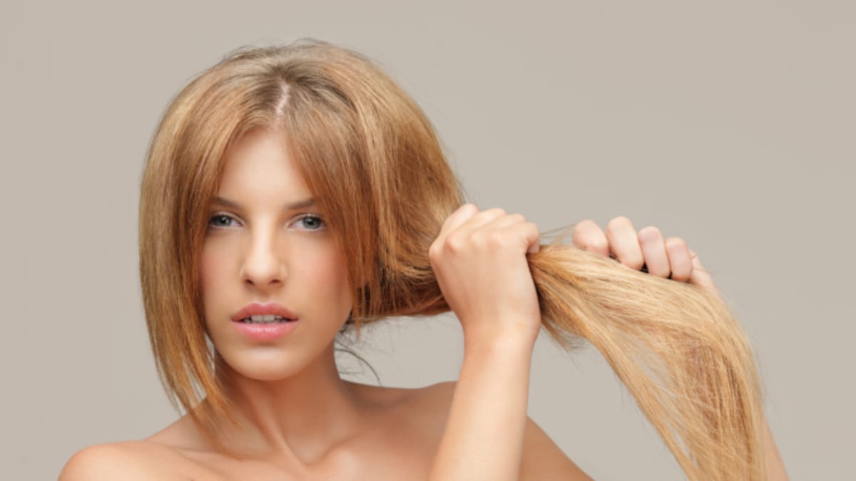 5 tipů, jak přírodní cestou omezit padání vlasů