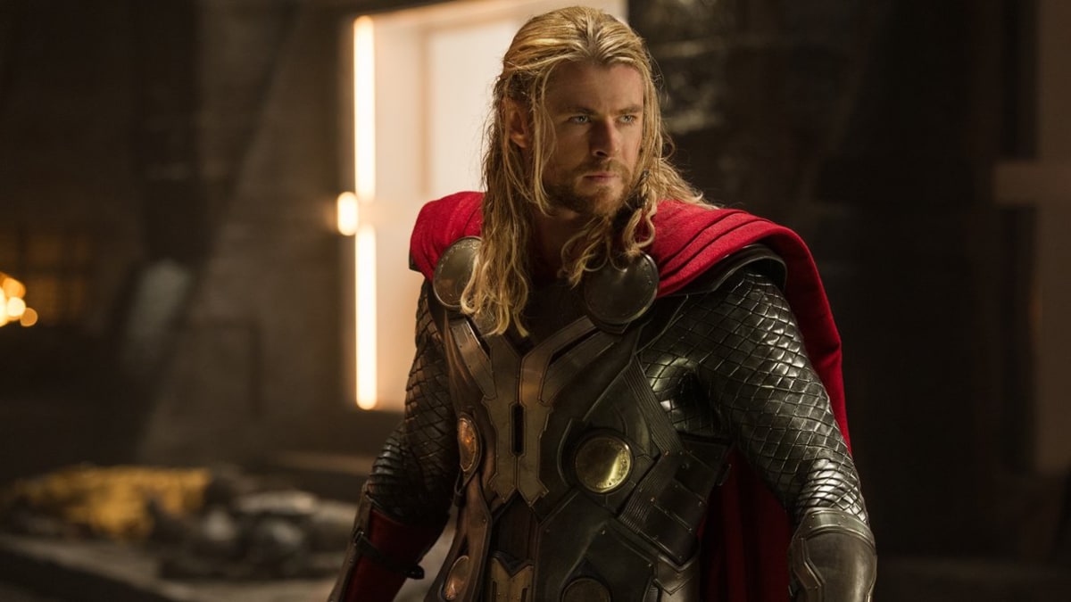 Božský Chris Hemsworth jako hromovládce Thor.