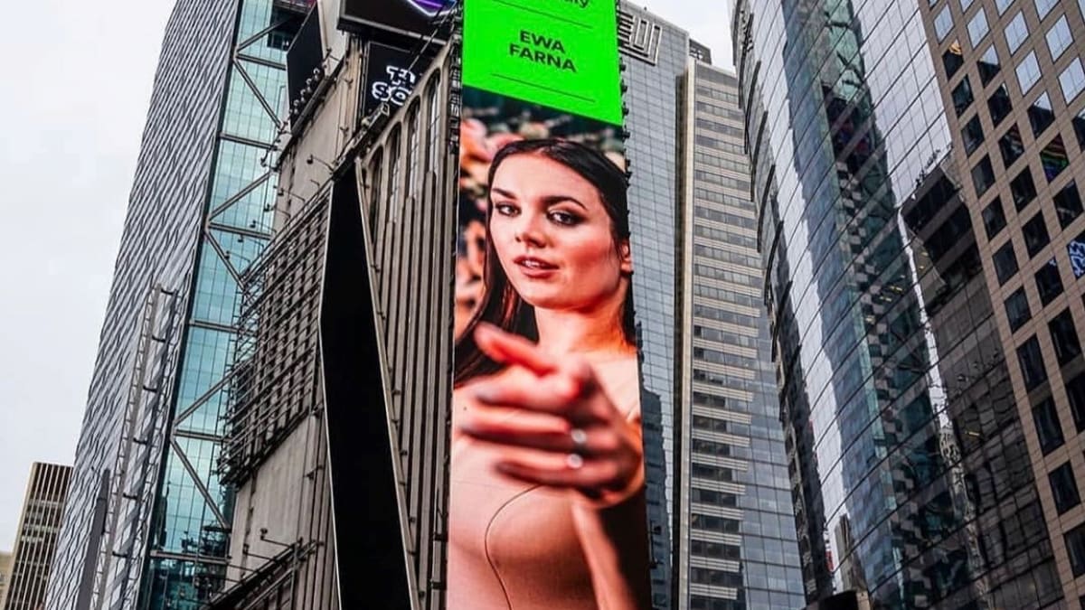 Ewa Farna a její Tělo na Times Square.