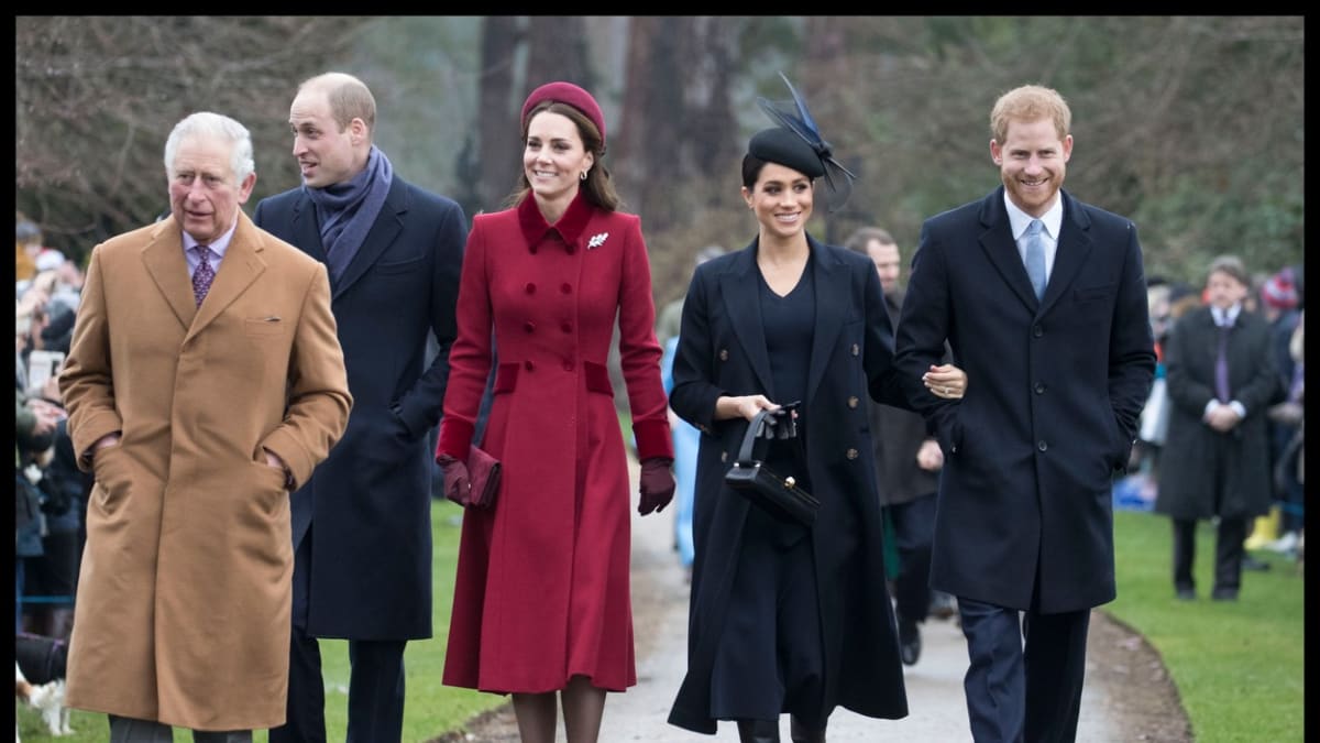 Naposledy se královská rodina včetně Harryho a Meghan sešla v Sundinghamu v roce 2018