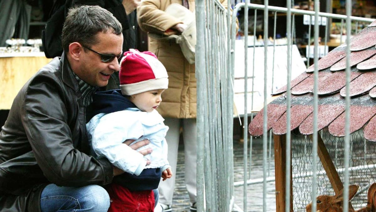 Filip Renč se svou nemanželskou dcerou Natálkou v roce 2004