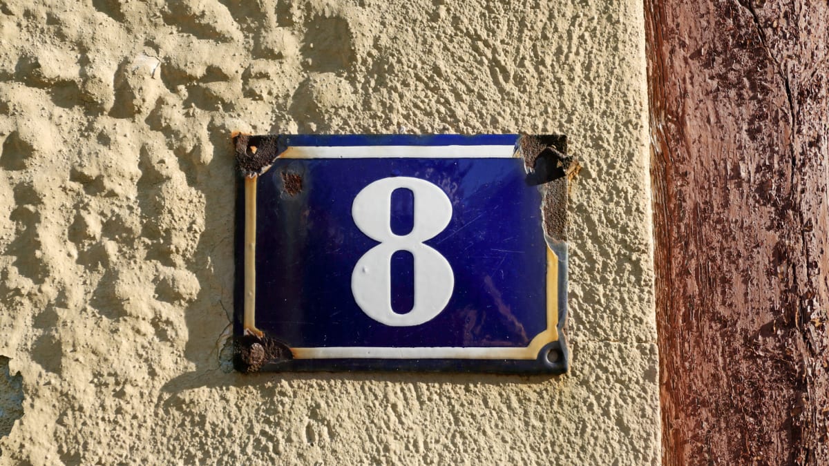 Dům s číslem 8