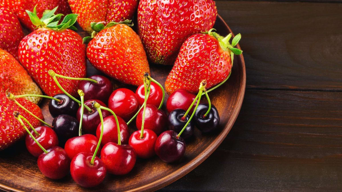 Třešně a jahody mají sezónu! Jakou službu prokazují vašemu tělu?