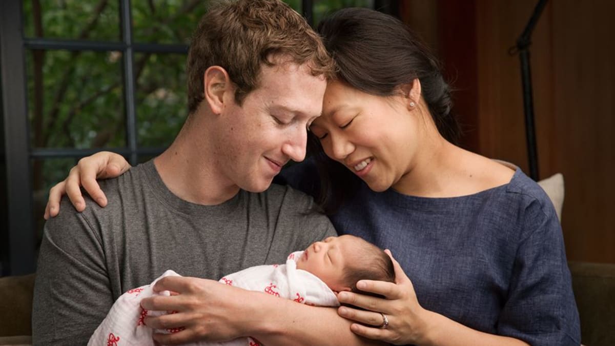 Zakladatel Facebooku Mark Zuckerberg s manželkou a prvním dítětem