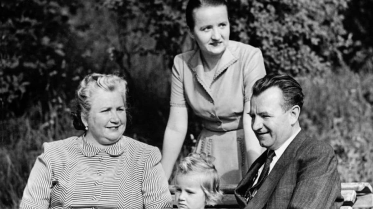 Marta Gottwaldová s manželem, dcerou a vnučkou