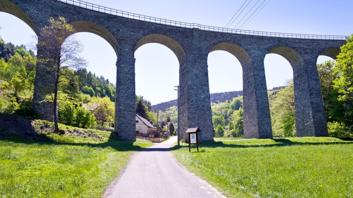 Železniční viadukt v Kryštofově údolí