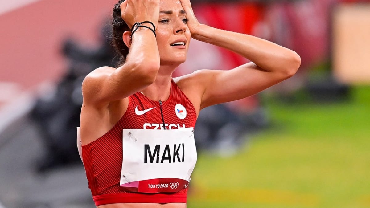 Kristiina Mäki v cíli semifinále běhu na 1500 m na olympiádě v Tokiu.