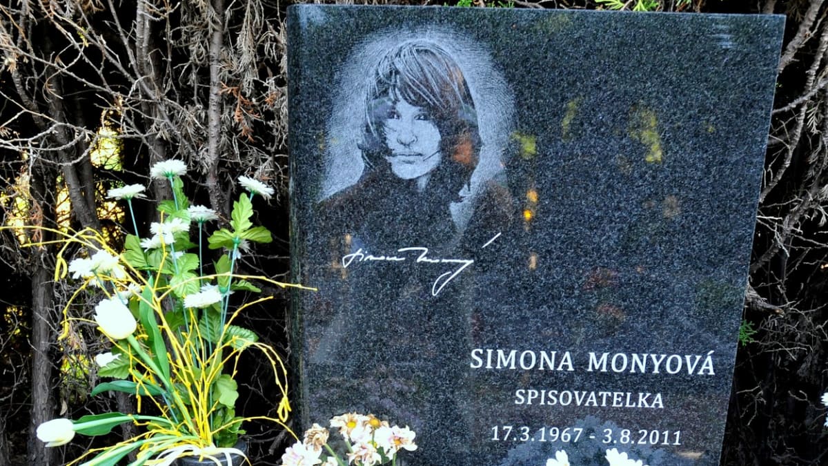 Simona Monyová. Její život vyhasl přesně před deseti lety. 3. 8. 2011. Bylo jí čtyřiačtyřicet let.