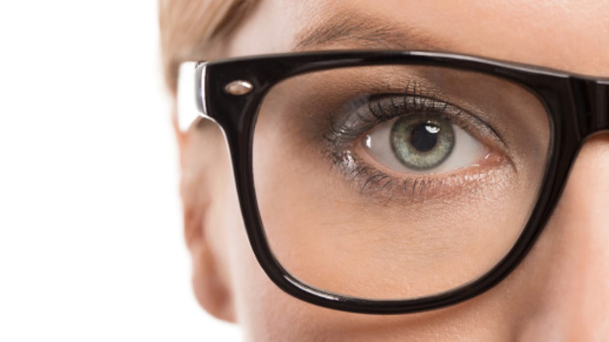 Máte-li problémy s očima, nemusíte hned jít za očním lékařem. Stejně dobře a mnohdy rychleji vás může vyšetřit a poradit i optometrista