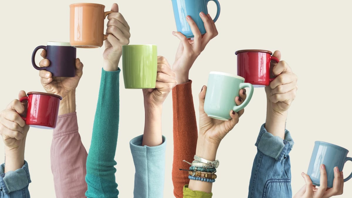 Co o vaší osobnosti prozradí způsob, jak držíte hrneček s čajem nebo kávou?