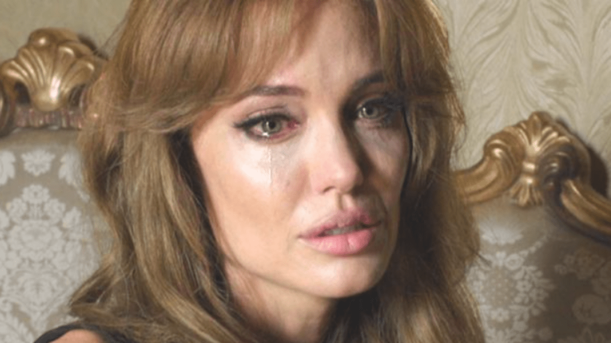 Angelina Jolie pláče ve snímku U moře